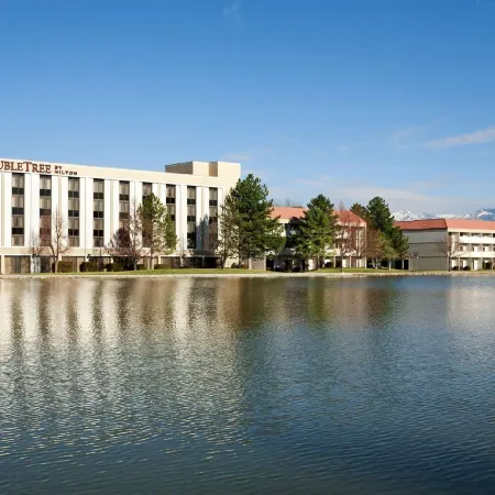 DoubleTree by Hilton Hotel Salt Lake City Airport Отели рядом с Аэропорт Солт-Лейк-Сити