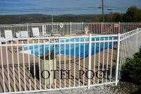 Longhouse Lodge Motel Hotels in Reading