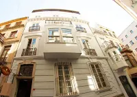 Jurnal Hotel Hotel in zona Crazy Aenigma