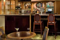 Embassy Suites by Hilton Kansas City International Airport - bar