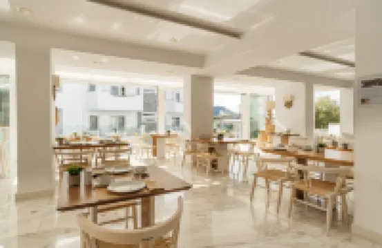 Cyano Hotel