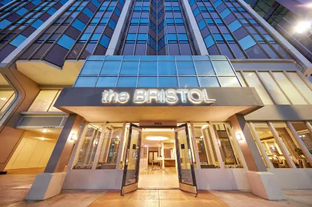 The Bristol Hotel San Diego Отели рядом с достопримечательностью «Ботаникал Билдинг»