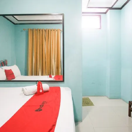 RedDoorz Near Mikie Holiday Funland Berastagi