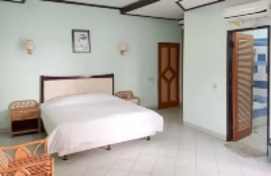 RedDoorz Plus Near Tugu Mercusuar Anyer Các khách sạn gần Bãi biển Anyer