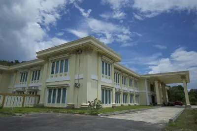 Bajau Bay Hotel & Resort فنادق في Sedau