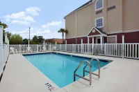 Microtel Inn & Suites by Wyndham Panama City - Pool