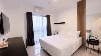 The Ayoma Residence Hotel dekat biru aquarium