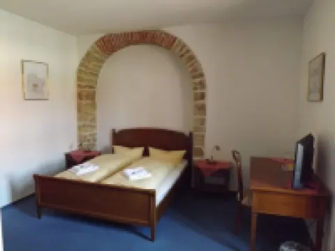 祖爾索尼酒店 薩勒河酒店