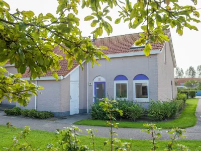 Semi-Detached Bungalow with Washing Machine, Beach at 500 m Hotels near Chaletpark Everything Changes Ellemeet