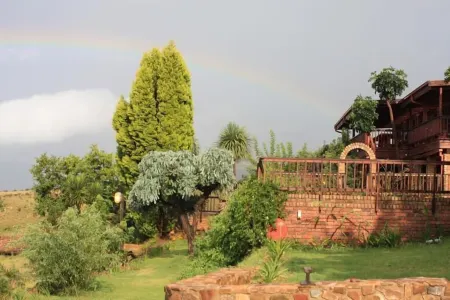 Acra-Retreat Mountain View Lodge