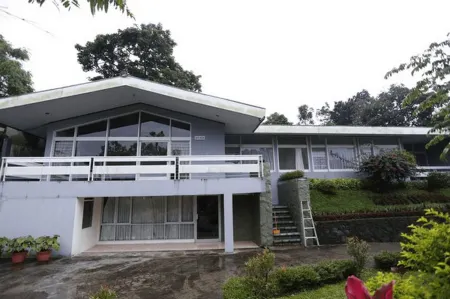 Villa Alam Indah Отели рядом с достопримечательностью «Таман Сафари Индонезия Богор»