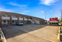 Econo Lodge Little Creek - parking