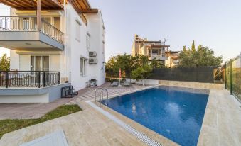 Lovely Villa with Pool and Garden in Antalya
