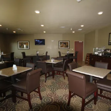 Cobblestone Hotel & Suites - Devils Lake