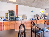 Days Inn by Wyndham Grove City Columbus South - breakfast