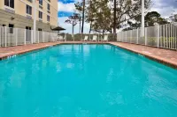 Holiday Inn Express & Suites PALM BAY by IHG - Uima-altaat