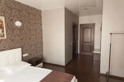 Royal Hotels near Abdul Rahmon Mosque
