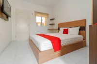 RedDoorz Plus Near Palembang Square Mall