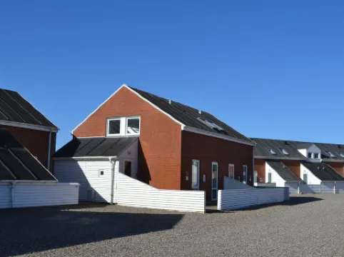 "Arabella" - 2.3km from the Sea