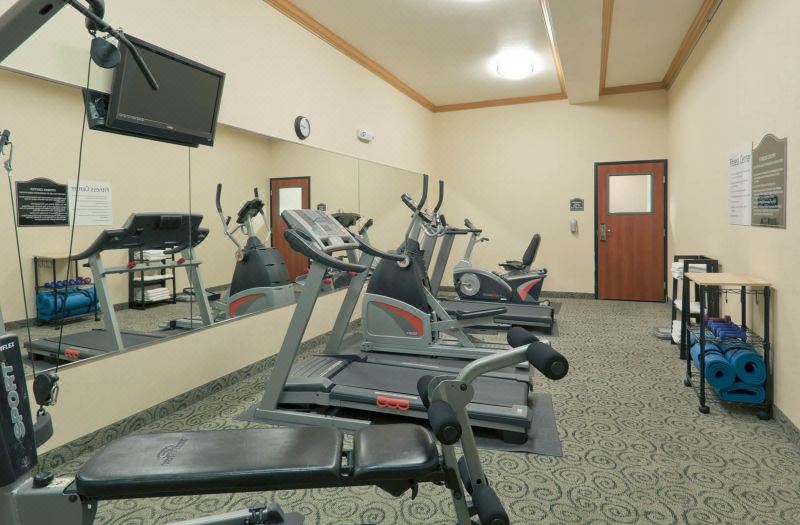 Holiday Inn Express & Suites Bakersfield Central by IHG photo 5