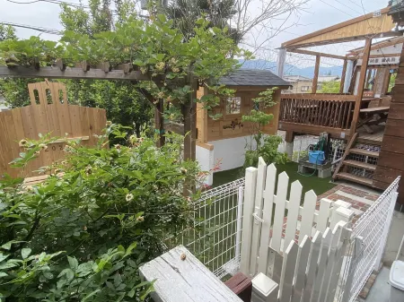 Guest House Chalet Sielu Отели рядом со станцией JR Zeze Station