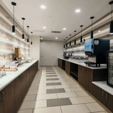 La Quinta Inn & Suites by Wyndham Ankeny IA / Des Moines IA 2402 SE Tones Dr., Ankeny, Io