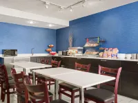 Travelodge by Wyndham Windsor Hotels in Windsor