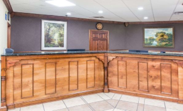 Days Inn by Wyndham Columbus-North Fort Moore