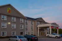 Super 8 by Wyndham Midland - Pet Friendly