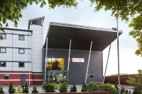 Ramada by Wyndham Oldbury Birmingham Отели рядом с достопримечательностью «Шрай Венкатсвара Темпл, Тивидейл»
