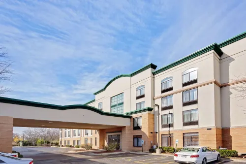 Comfort Inn & Suites Arlington Heights - Schaumburg Hotels in Elk Grove Township