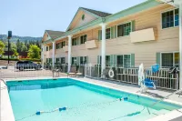 Quality Inn - Pools