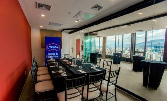 Hampton by Hilton Quito la Carolina Park