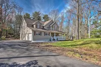 Tannersville House: Bar & Deck, 2 Mi to Ski Resort Hotels in der Nähe von Pocono Premium Outlets