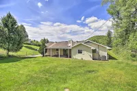 Bluefield Retreat w/ Pool Table: Near Parks! - 3-Star