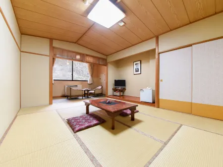 Mitsuyoshiya Ryokan Отели рядом с достопримечательностью «Hozoji Temple»