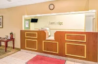 Travelodge by Wyndham Lincoln Northeast