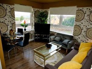 Ultra Deluxe Versace Apartment Near Sheffield