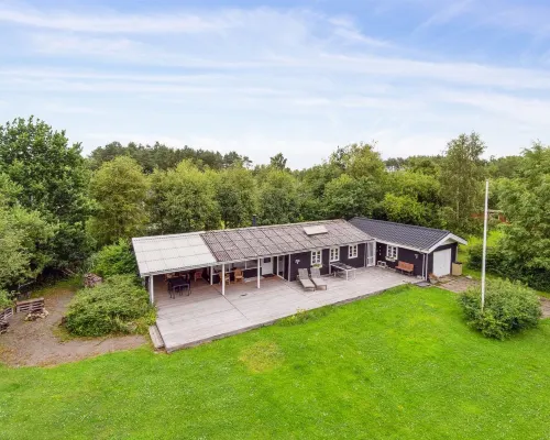 "Gunlög" - 1.3km from the Sea Hotels in Hals