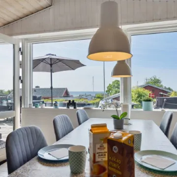 "Thrugils" - 200m from the Sea