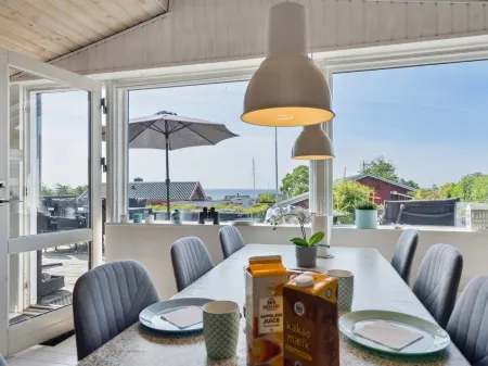 "Thrugils" - 200m from the Sea