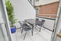 Host & Stay - Scarborough View Luxury Apartment
