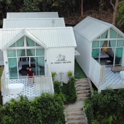 La Maison Blanche Chiang Rai Resort Hotels near Wat Rong Khun