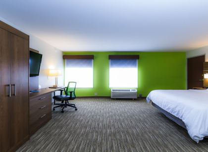 Holiday Inn Express Osage Bch - Lake of the Ozarks