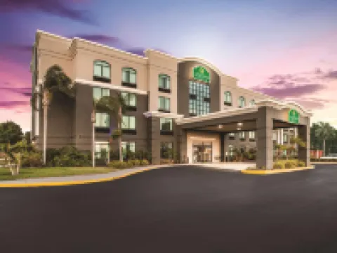 La Quinta Inn & Suites by Wyndham Clearwater South Hotels in Pinellas Park