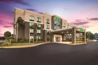 La Quinta Inn & Suites by Wyndham Clearwater South Các khách sạn gần Target