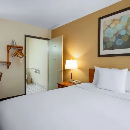 Days Inn by Wyndham Encinitas Moonlight Beach