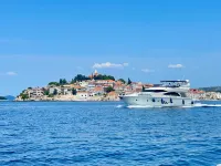 Sunshine Deluxe 80m2 Apartment with Pool, 50 m2 Garden Lounge and Outdoor Space