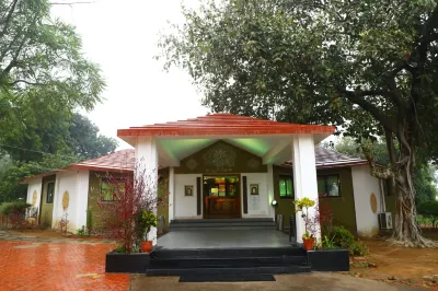 Tourist Village Khajuraho Hotel in zona Tempio Kaṇḍāriyā Mahādeva