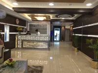 Hotel Pal Paradise โรงแรมใกล้สถานีรถไฟลัคนาวจังก์ชั่น